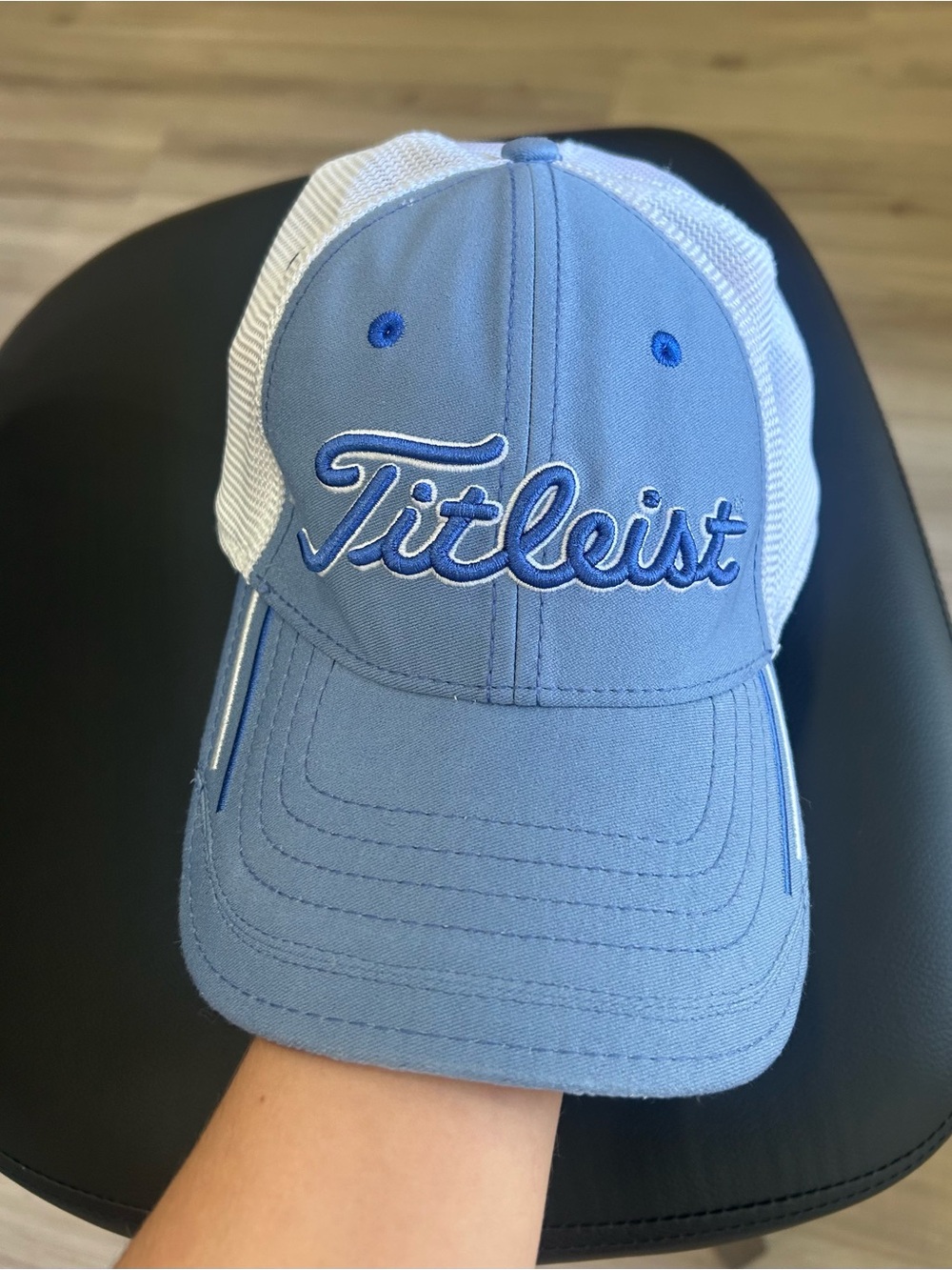 Titleist Light Blue White Mesh Back Golf Hat Cap L/XL Flex Fit
